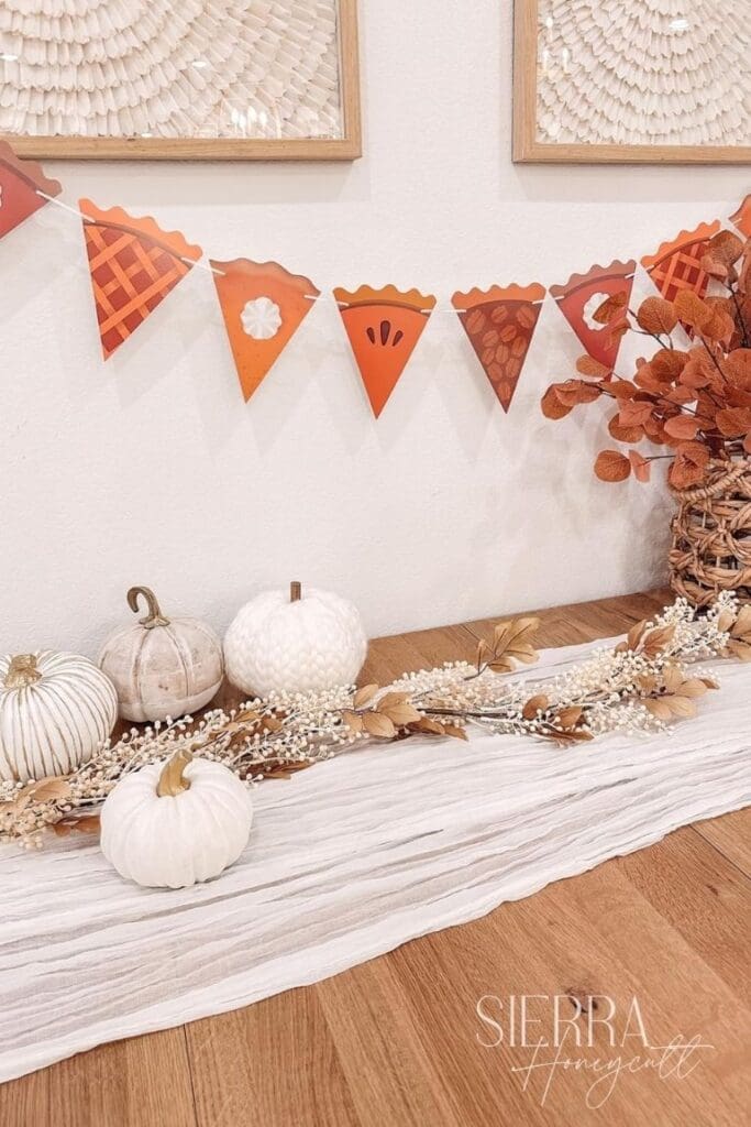 Sierra_Honeycutt_Thanksgiving_Kids_Table_Pie_Bar